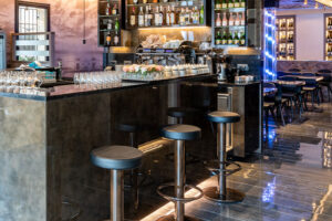 Sgabelli alti moderni per bar e ristoranti