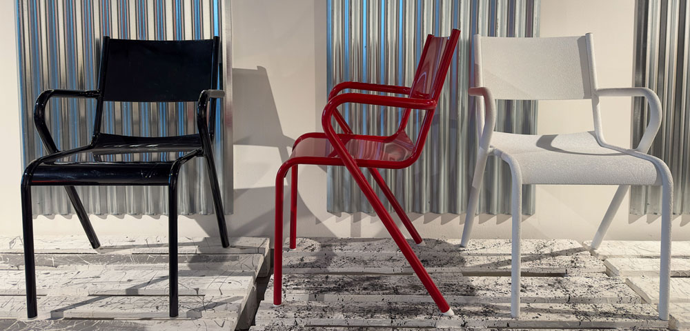 Sedia in metallo con finiture personalizzabili e palette RAL, modello V12 di PF Stile